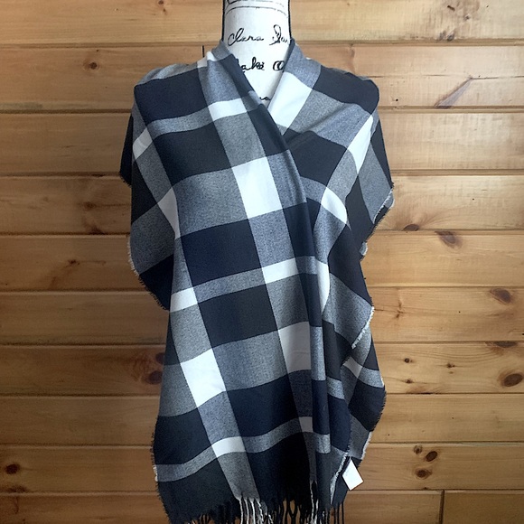 2 Large Scarves. Navy, Black, Cream. Pink Brown Cream.  See pictures for details - Picture 3 of 9